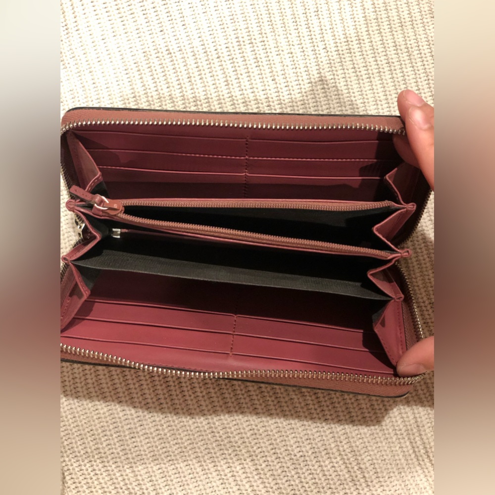 Gucci Blooms Supreme Large Zippy Wallet - Picture 4 of 5